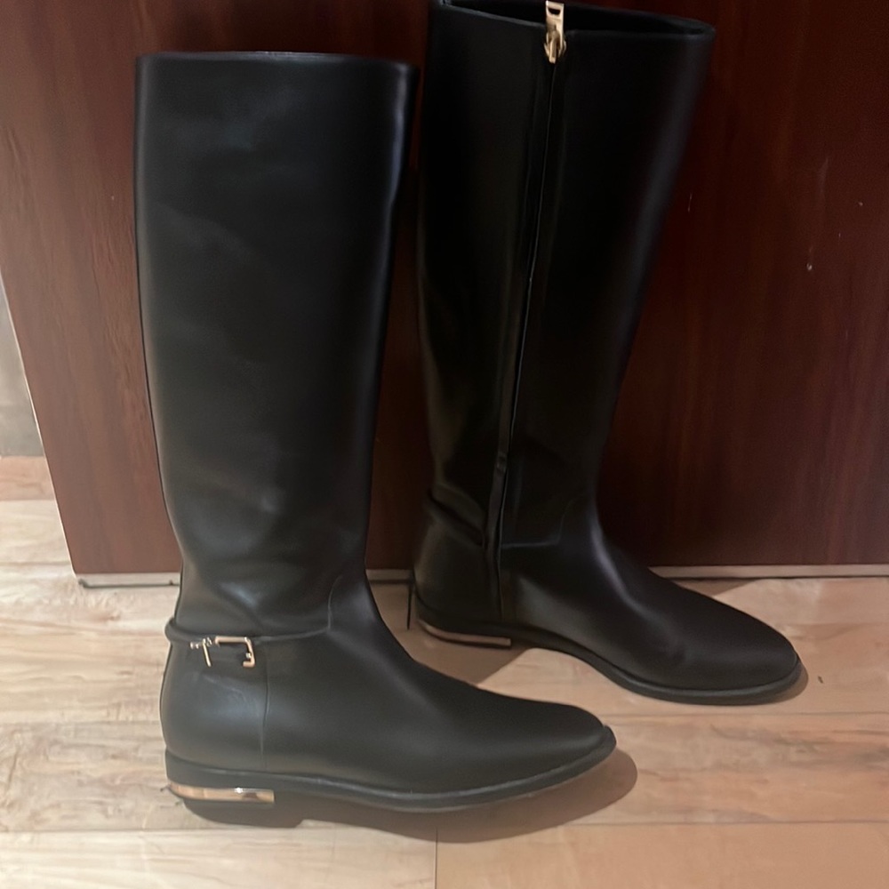 Burberry Endenbery Flat Knee High riding boot, size 36